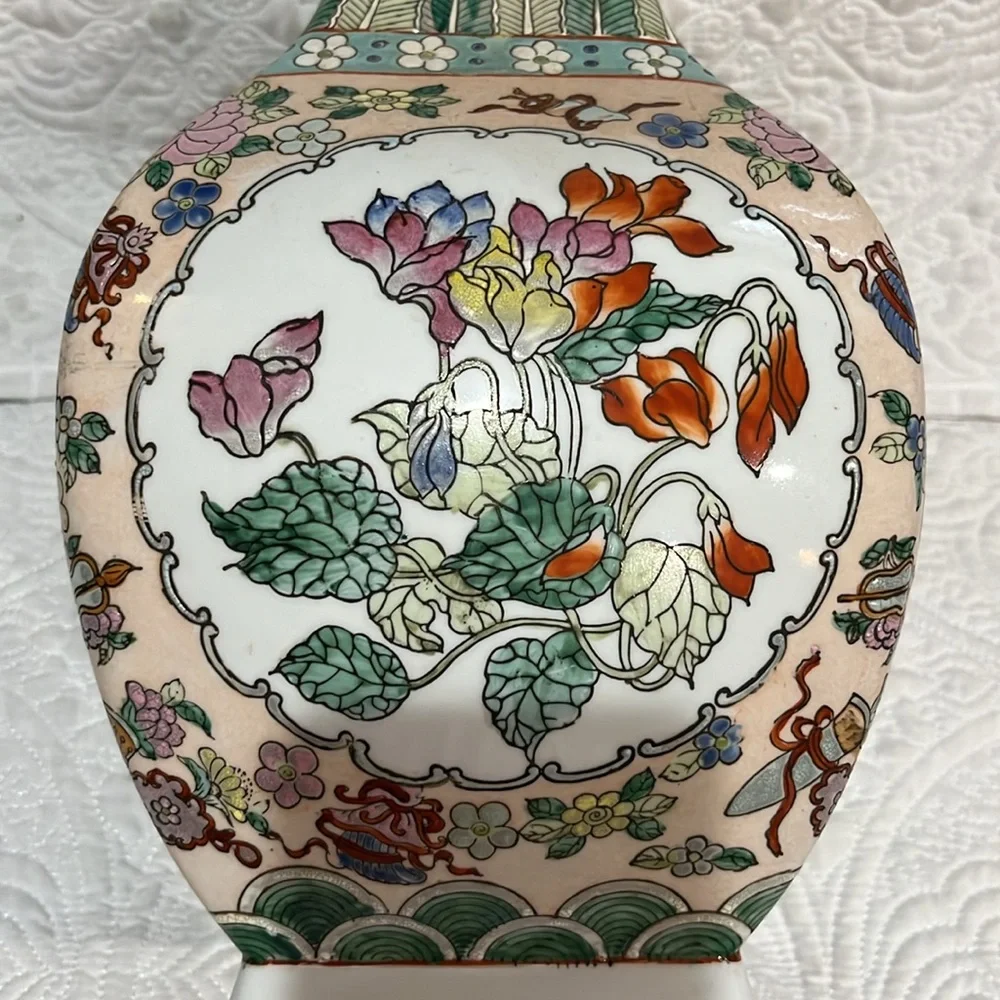 Beautiful‎ large elephant handled Oriental vase